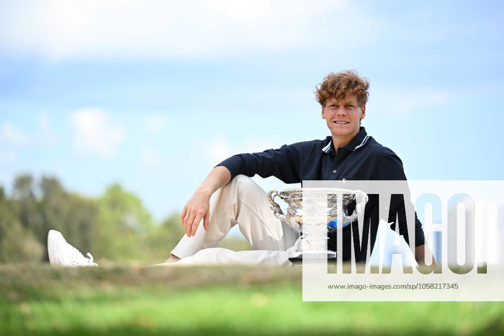 KW05 AUSTRALIAN OPEN MENS FINAL WINNER, Jannik Sinner celebrates his Australian Open men?s singles title win with a photoshoot at Albert Park Lake in Melbourne, Monday, January 27, 2025. Jannik Sinner is celebrating his second consecutive Australian Open men?s singles title. ( NO ARCHIVING, , NO USE IN BOOKS WITHOUT CONSENT MELBOURNE VICTORIA AUSTRALIA