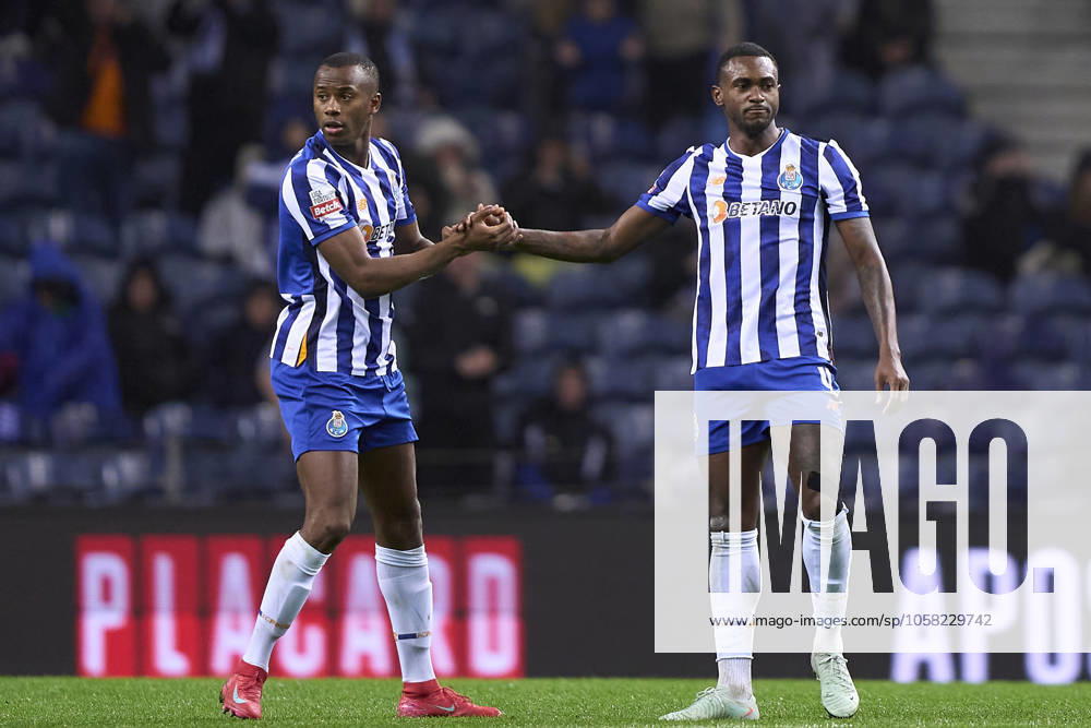 FC Porto v CD Santa Clara - Liga Portugal Betclic Otavio Ataide da Silva of FC Porto celebrates with Tiago Djalo after scoring his team s first goal during the Liga Portugal Betclic match between FC Porto and CD Santa Clara at Estadio Do Dragao in Porto, Portugal, on January 26, 2025. Porto, Portugal Porto Portugal