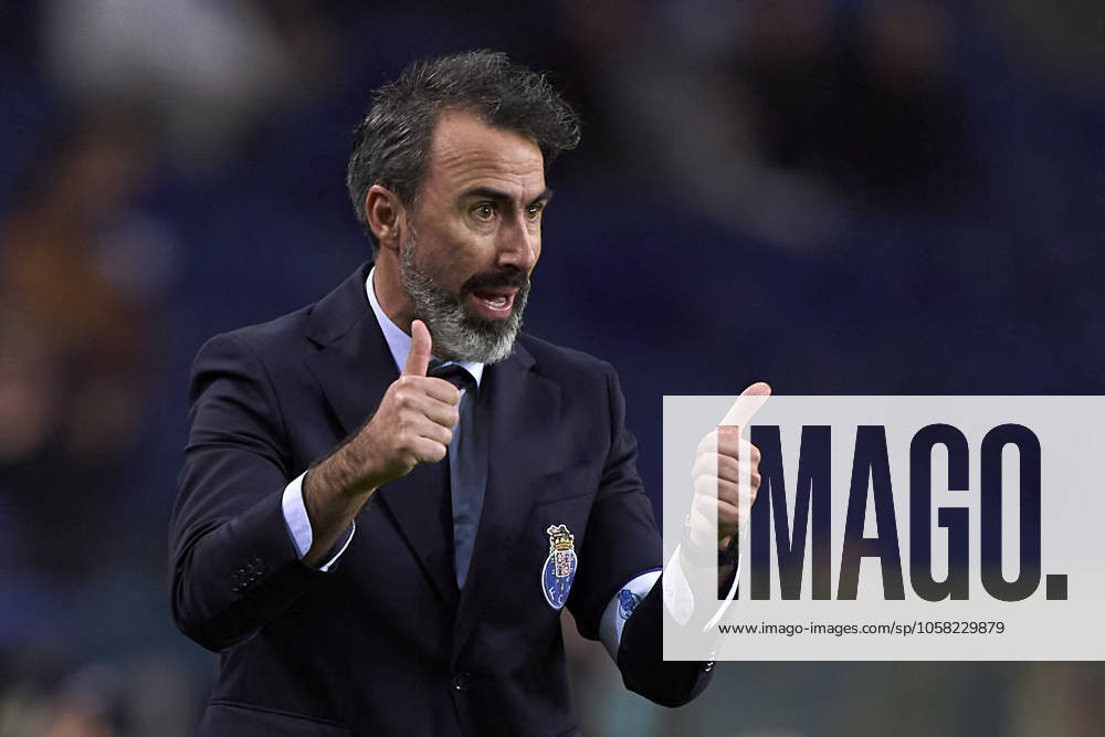 FC Porto v CD Santa Clara - Liga Portugal Betclic Jose Ferreirinha Tavares, Head Coach of FC Porto, reacts during the Liga Portugal Betclic match between FC Porto and CD Santa Clara at Estadio Do Dragao in Porto, Portugal, on January 26, 2025. Porto, Portugal Porto Portugal