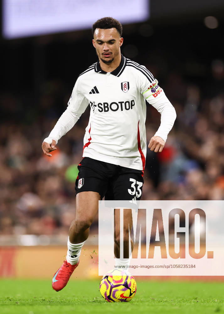 Fulham v Manchester United, ManU 26 January 2025, London - Premier League Football - Fulham v Manchester United - Antonee Robinson of Fulham - Photo: Jacques Feeney Offside. London UK