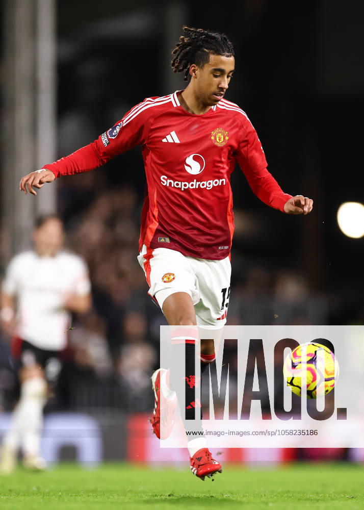 Fulham gegen Manchester United 26. Januar 2025, London Premier League Fußball Fulham gegen Manchester United Leny Yoro von Manchester United Foto Jacques Feeney Abseits London UK