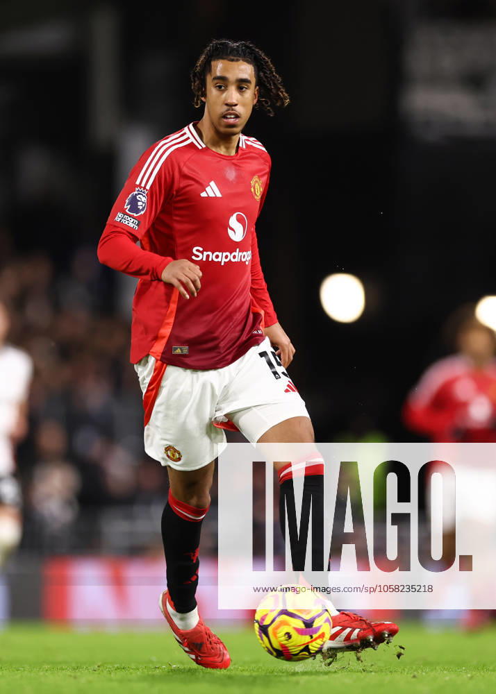 Fulham gegen Manchester United 26. Januar 2025, London Premier League Fußball Fulham gegen Manchester United Leny Yoro von Manchester United Foto Jacques Feeney Abseits London UK