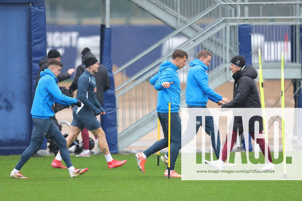 RB Leipzig Training Champions League Leipzig, 28 01 2025, RBL Training Center, UEFA Champions League, RB LEIPZIG Final training before tomorrows match at Sturm Graz , In the picture RB Leipzig players warming up , For editorial use only Editorial use only ,