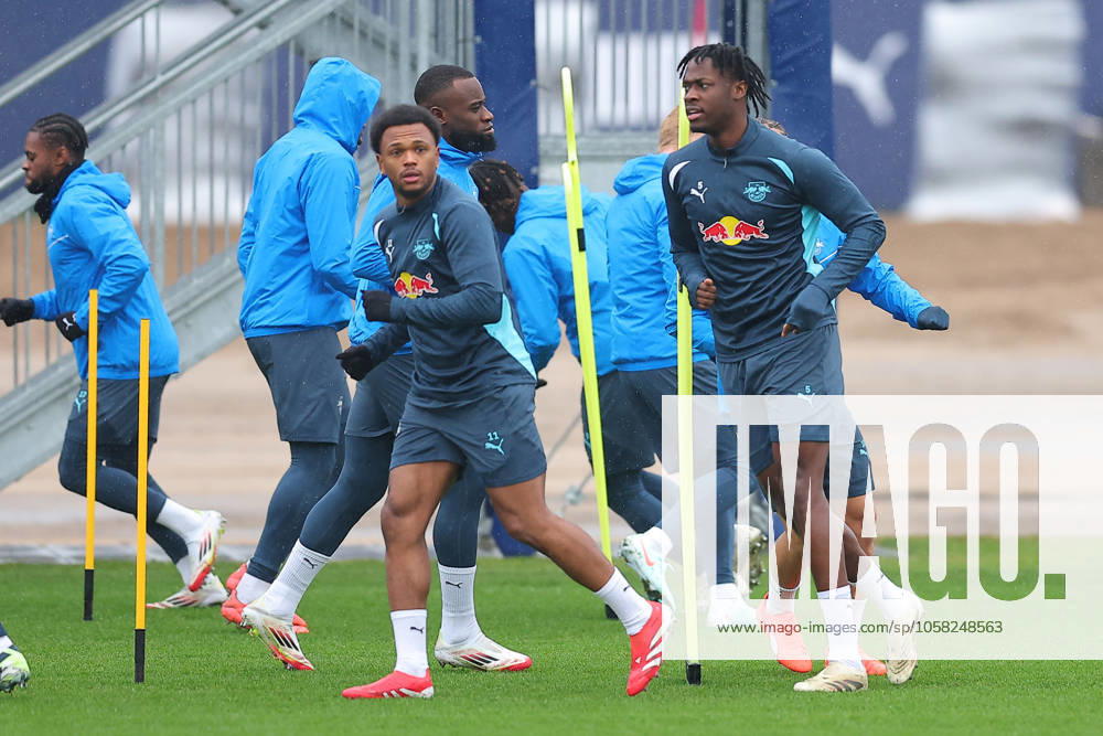RB Leipzig Training Champions League Leipzig, 28 01 2025, RBL Training Center, UEFA Champions League, RB LEIPZIG Final training before tomorrows match at Sturm Graz , In the picture from l Lois Openda and El Chadaille Bitshiabu , For editorial use only Editorial use only ,