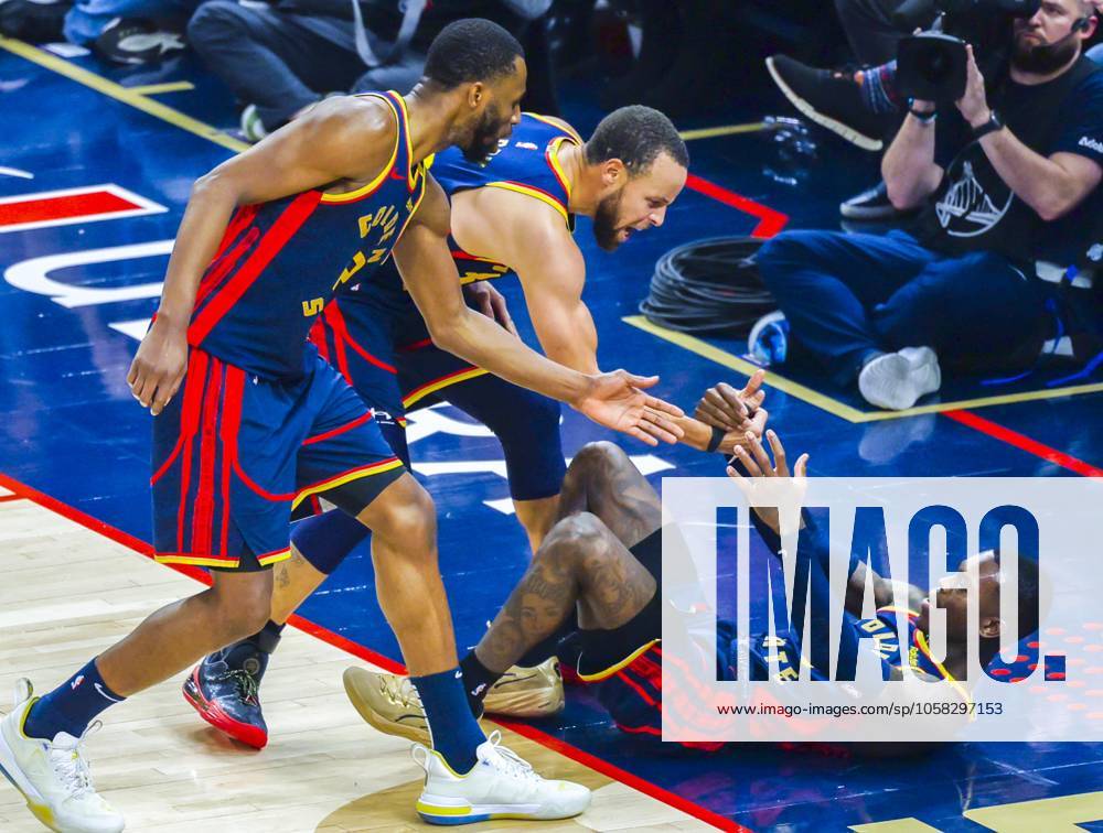KW05 (250130) -- SAN FRANCISCO, Jan. 30, 2025 -- Dennis Schroder (R) of Golden State Warriors gets help from his teammates during the NBA, Basketball Herren, USA basketball game between Golden State Warriors and Oklahoma City Thunder in San Francisco, the United States, Jan. 29, 2025 (Photo by Xinhua) (SP)U.S.-SAN FRANCISCO-BASKETBALL-NBA-WARRIORS VS THUNDER ArthurxDong