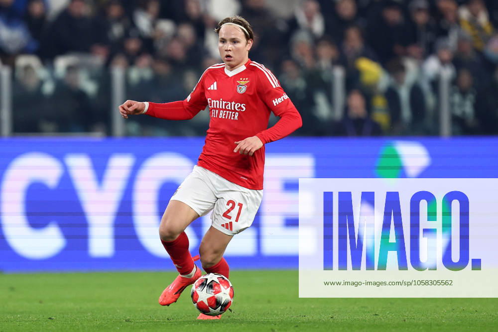Juventus v SL Benfica - UEFA Champions League 2024 25 League Phase MD8 Andreas Schjelderup of SL Benfica in action during the Uefa Champions League 2024-25 match beetween Juventus Fc and SL Benfica at Allianz Stadium on January 29, 2024 in Turin, Italy . Torino Allianz Stadium Italy