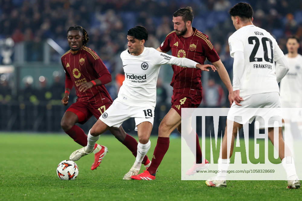 UEFA Europa League AS Roma Vs Eintracht Frankfurt in Rome, Italy - 30th Jan 2025 (L-R) Manu Kone of Roma, MoDahoud of Eintracht Frankfurt and Bryan Cristante of Roma seen in action during the UEFA Europa League 2024 2025 football match between AS Roma Vs Eintracht Frankfurt at Olympic Stadium. Final result of the match AS Roma 2:0 Eintracht Frankfurt Rome Italy