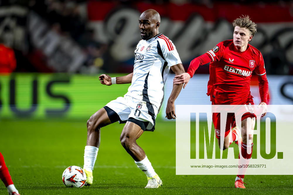 Besiktas JK midfielder Al Musrati, FC Twente midfielder Sem Steijn during the match Twente Besiktas at the Grolsch Veste for the UEFA Europa League League phase Matchday 8 season 2024 2025 in ENSCHEDE, Netherlands on 30 january 2025, photo by Marcel van Dorst EYE4images Defodi 746 212527 Defodi-746