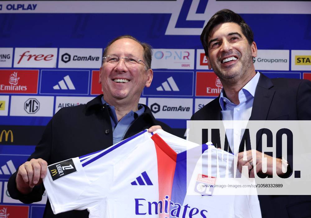 Paulo Fonseca nouvel entraineur OL Foot PHOTOPQR LE PROGRES Richard MOUILLAUD - Décines-Charpieu 31 01 2025 - Paulo Fonseca nouvel entraineur OL Foot -John Textor et Paulo Fonseca Paulo Fonseca, new coach of Olympique Lyonnais OL, french first league soccer club Décines-Charpieu Rhône Rhône-Alpes France