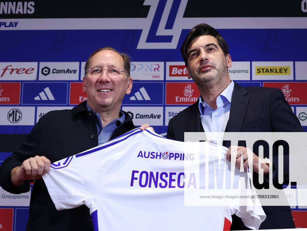 Paulo Fonseca nouvel entraineur OL Foot PHOTOPQR LE PROGRES Richard MOUILLAUD - Décines-Charpieu 31 01 2025 - Paulo Fonseca nouvel entraineur OL Foot -John Textor et Paulo Fonseca Paulo Fonseca, new coach of Olympique Lyonnais OL, french first league soccer club Décines-Charpieu Rhône Rhône-Alpes France