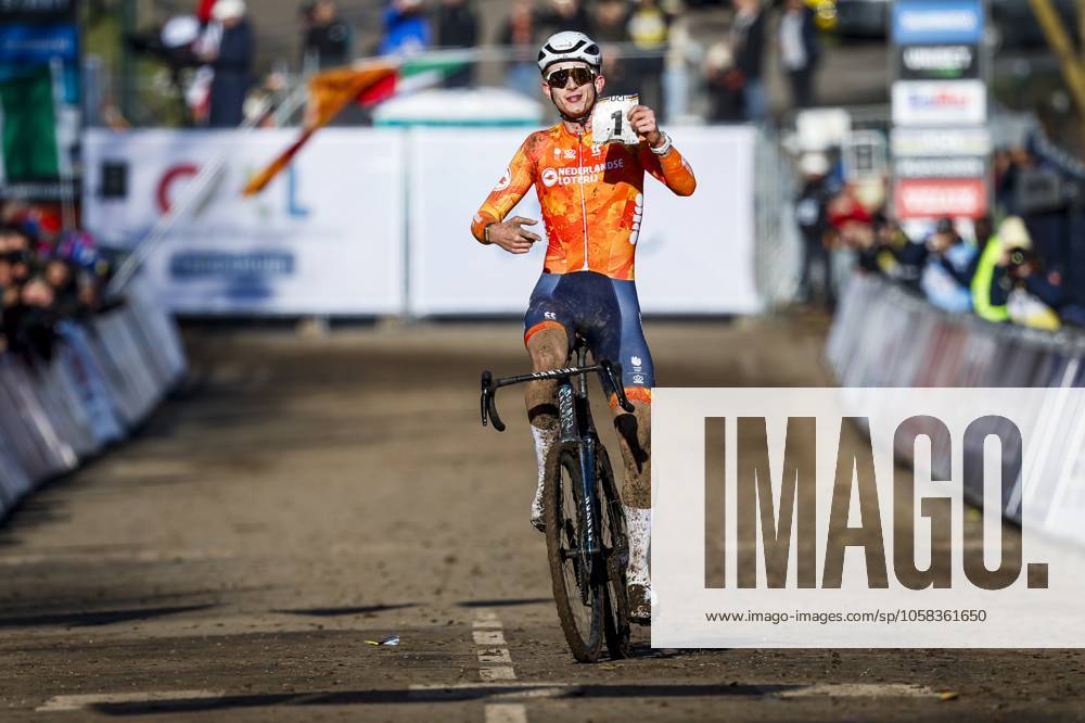 LIEVIN, FRANCE - Tibor Del Grosso (Netherlands) crosses the finish line first during the cyclocross World Cup in Lievin, France. ANP BAS CZERWINSKI ANPxSportx IVx 518847948 originalFilename: 518847948