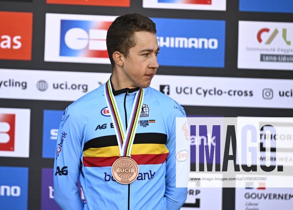 Belgian Jente Michels celebrates on the podium after the men U23 race, at the UCI Cyclocross World Championships, in Lievin, France, Saturday 01 February 2025. The world championships are taking place from 31 January until 02 February. JASPERxJACOBS x111572704x