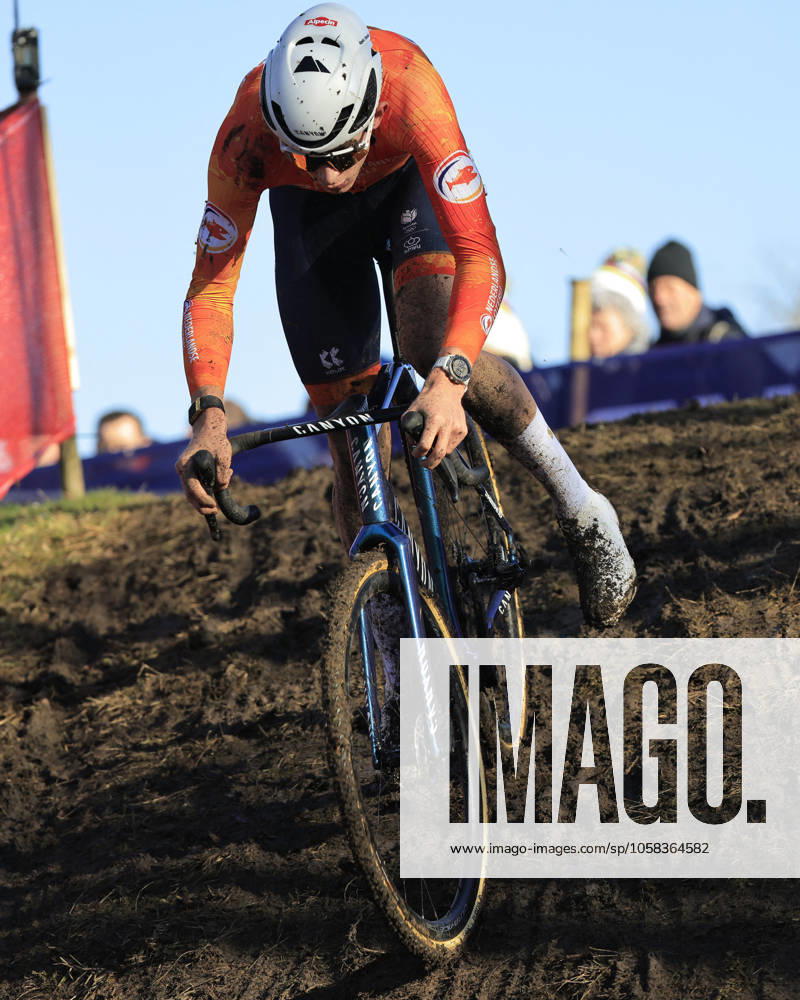 CICLISMO - Ciclocross - 2025 UCI Cyclo-Cross World Championships 2025 ciclo-cross world championships - Lievin, France - Tibor Del Grosso during the race during 2025 UCI Cyclo-Cross World Championships, Cyclocross race in Lievin, France, February 01 2025 Lievin France