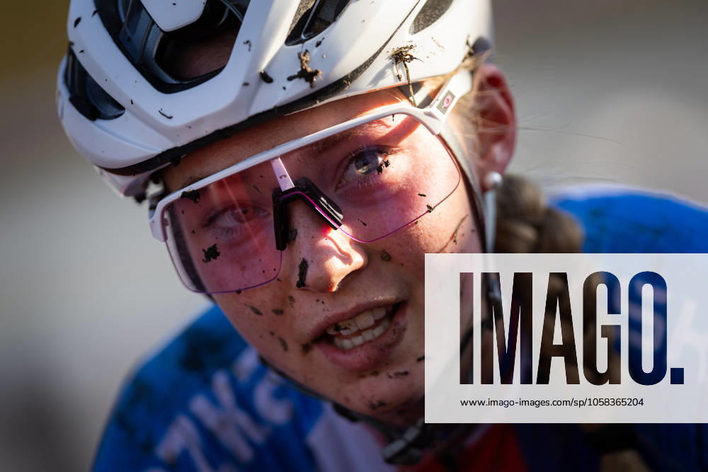 Czechia s Barbora Bukovska finishes second during the junior women s race at the 2025 UCI Cyclo-cross World Championships in Lievin, France, February 1, 2025. (CTKxPhoto MichalxCerveny) CTKPhotoF202502010004301 CTKPhotoF202502010004301