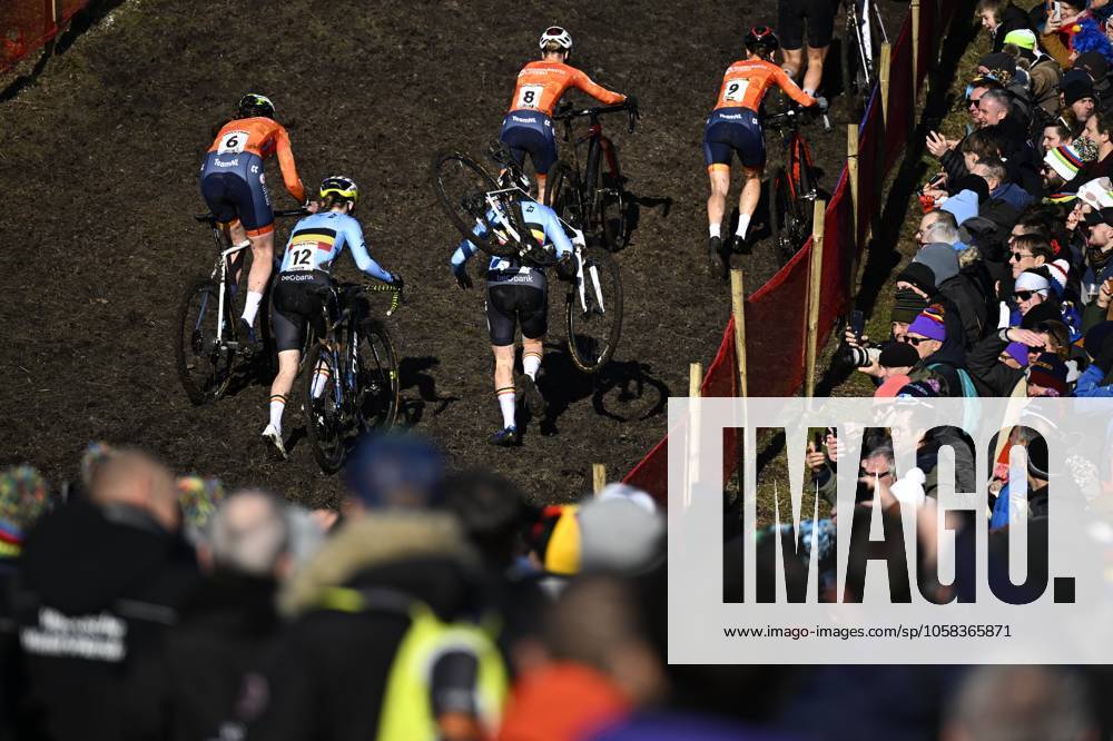 Dutch and Belgian riders pictured during the women elite race, at the UCI Cyclocross World Championships, in Lievin, France, Saturday 01 February 2025. The world championships are taking place from 31 January until 02 February. JASPERxJACOBS x111577418x
