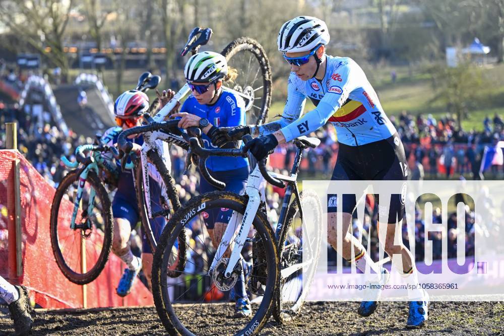 2025 UCI Cyclo-Cross WC - Women Elite LIEVIN, FRANCE - FEBRUARY 01 : Cant Sanne (BEL) in action during the 2025 UCI Cyclo-Cross World Championships for Women Elite on February 01, 2025 in Lievin, France, 01 02 2025 Lievin France
