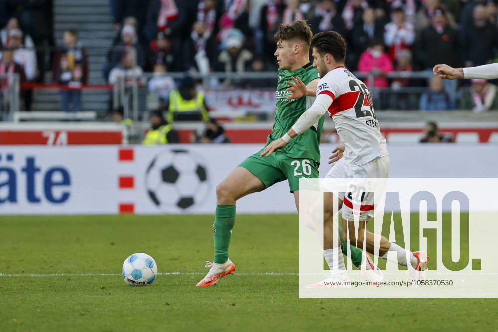 Lukas Ullrich Borussia Mönchengladbach, 26 and Leonidas Stergiou VfB Stuttgart, 20 in a running duel , Soccer, 1 Bundesliga, Matchday 20, 2024 2025, VfB Stuttgart vs Borussia Mönchengladbach, 01 02 2025, MHP Arena, Stuttgart, Germany DFL REGULATIONS PROHIBIT ANY USE OF PHOTOGRAPHS AS IMAGE SEQUENCES AND OR QUASI VIDEO Stuttgart MHP Arena Baden Württemberg Germany