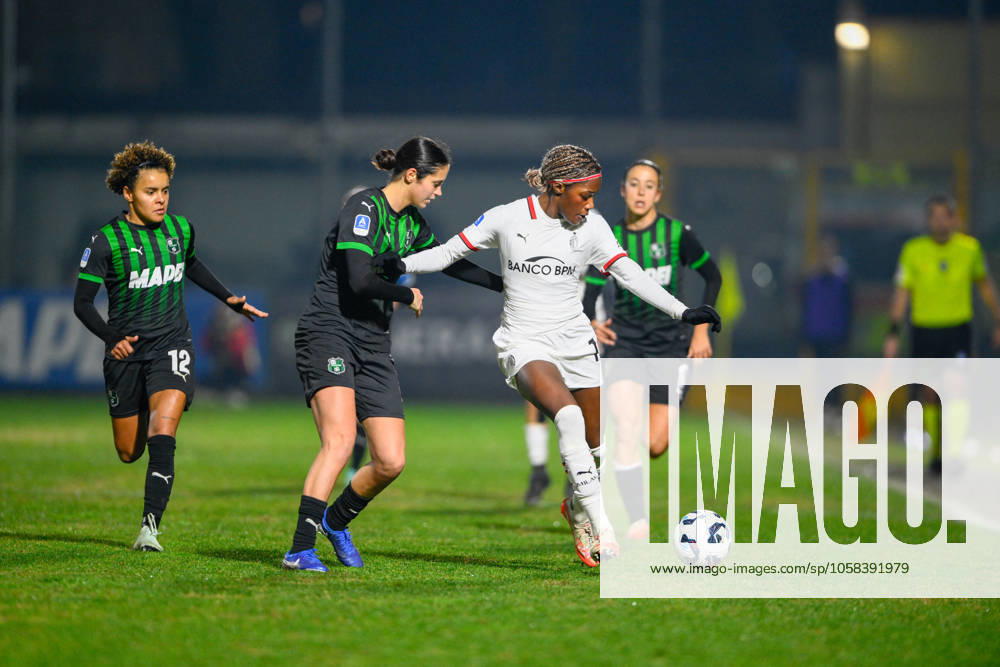 CALCIO - Serie A Femminile - US Sassuolo vs AC Milan Evelyn Ijeh ( AC Milan ) Sara Caiazzo ( U.S. Sassuolo Calcio ) during US Sassuolo vs AC Milan, Italian football Serie A Women match in Sassuolo, Italy, February 01 2025 Sassuolo Italy
