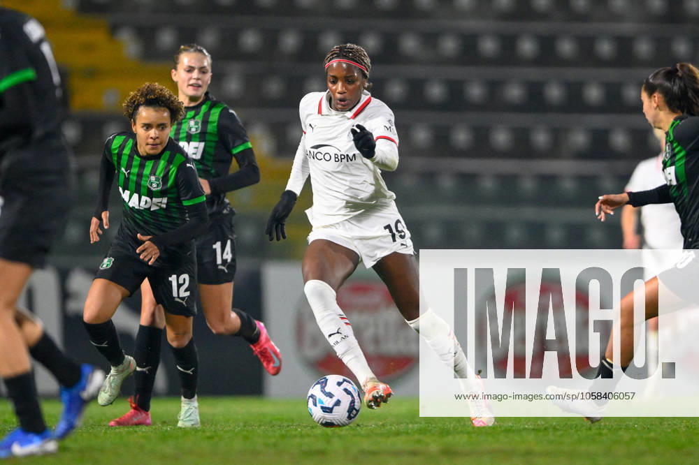 CALCIO - Serie A Femminile - US Sassuolo vs AC Milan Evelyn Ijeh ( AC Milan ) Kassandra Missipo ( U.S. Sassuolo Calcio ) during US Sassuolo vs AC Milan, Italian football Serie A Women match in Sassuolo, Italy, February 01 2025 Sassuolo Italy