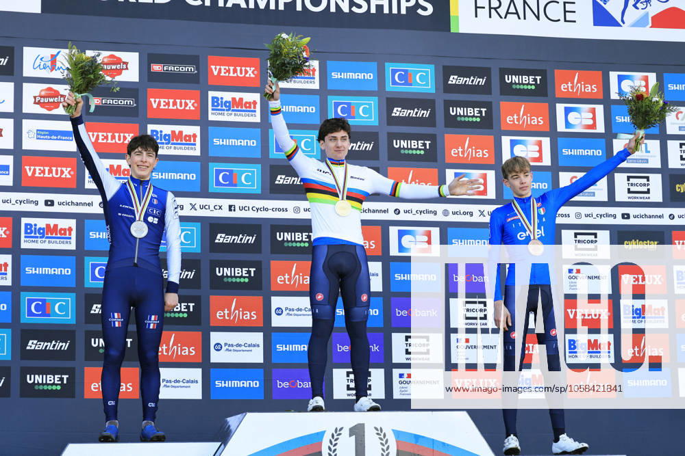 CICLISMO - Ciclocross - 2025 UCI Cyclo-Cross World Championships World Championship, WM, Weltmeisterschaft Cyclo-Cross 2025 - Lievin, France - Junior Men - Mattia Agostinaccio, Filippo Grigolini, Bruyere Joumard during the award ceremony during 2025 UCI Cyclo-Cross World Championships, Cyclocross race in Lievin, France, February 02 2025 Lievin France