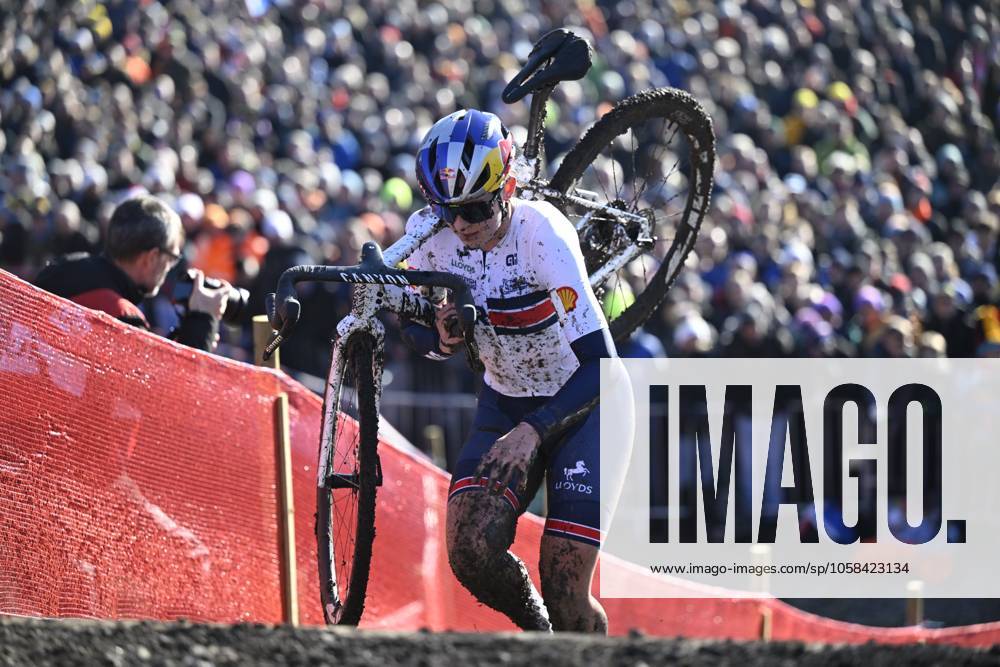 2025 UCI Cyclo-Cross WC - Women Under 23 LIEVIN, FRANCE - FEBRUARY 02 : Rider of Great Britain in action during the 2025 UCI Cyclo-Cross World Championships for Women Under 23 on February 02, 2025 in Lievin, France, 02 02 2025 Lievin France