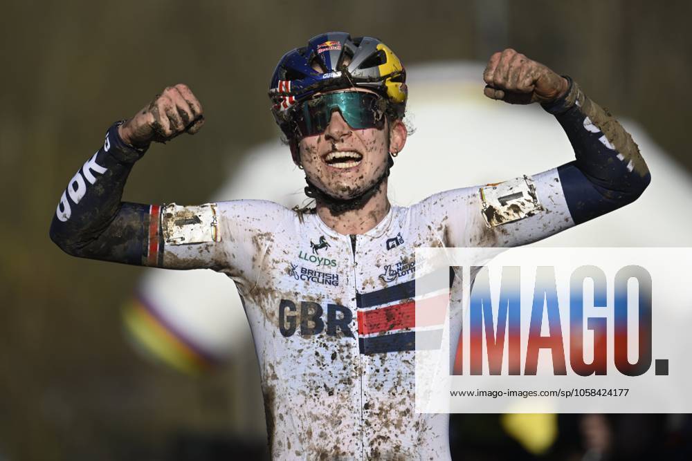 2025 UCI Cyclo-Cross WC - Women Under 23 LIEVIN, FRANCE - FEBRUARY 02 : Backstedt Zoe (GBR) celebrating her victory during the 2025 UCI Cyclo-Cross World Championships for Women Under 23 on February 02, 2025 in Lievin, France, 02 02 2025 Lievin France