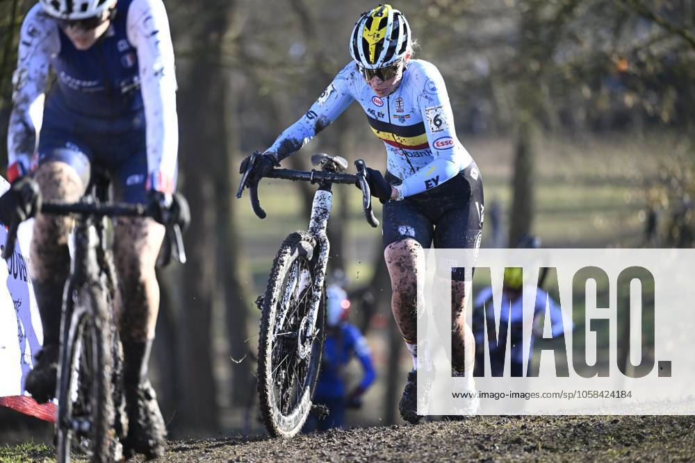 2025 UCI Cyclo-Cross WC - Women Under 23 LIEVIN, FRANCE - FEBRUARY 02 : Vervloet Sterre (BEL) in action during the 2025 UCI Cyclo-Cross World Championships for Women Under 23 on February 02, 2025 in Lievin, France, 02 02 2025 Lievin France