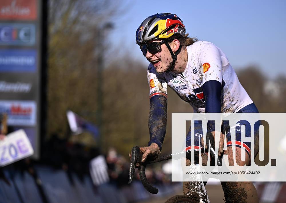 British Zoe Backstedt celebrates as she crosses the finish line to win the U23 women competition of the UCI cyclocross World Championship, WM, Weltmeisterschaft in Lievin, France, Sunday 02 February 2025. The world championships are taking place from 31 January until 02 February. JASPERxJACOBS x111639932x
