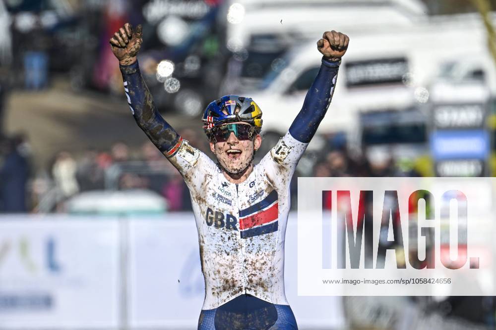 2025 UCI Cyclo-Cross WC - Women Under 23 LIEVIN, FRANCE - FEBRUARY 02 : Backstedt Zoe (GBR) celebrating her victory during the 2025 UCI Cyclo-Cross World Championships for Women Under 23 on February 02, 2025 in Lievin, France, 02 02 2025 Lievin France