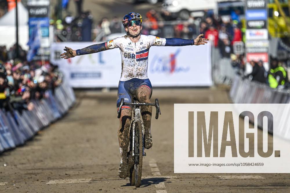 2025 UCI Cyclo-Cross WC - Women Under 23 LIEVIN, FRANCE - FEBRUARY 02 : Backstedt Zoe (GBR) celebrating her victory during the 2025 UCI Cyclo-Cross World Championships for Women Under 23 on February 02, 2025 in Lievin, France, 02 02 2025 Lievin France