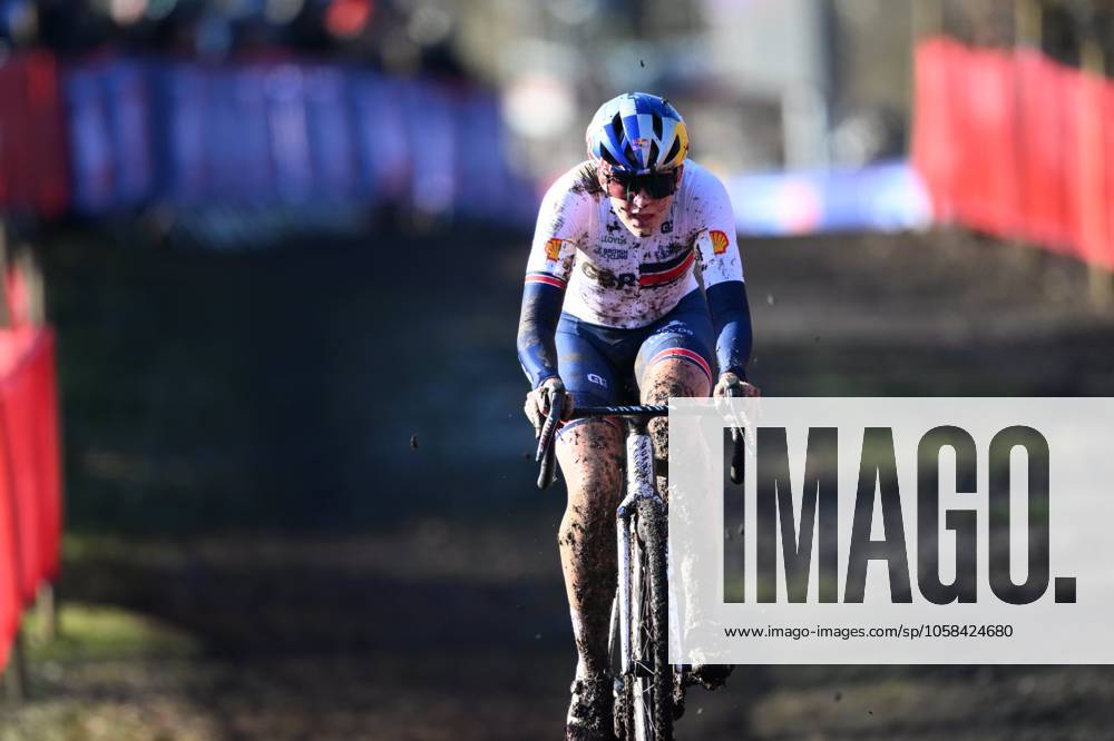 2025 UCI Cyclo-Cross WC - Women Under 23 LIEVIN, FRANCE - FEBRUARY 02 : in action during the 2025 UCI Cyclo-Cross World Championships for Women Under 23 on February 02, 2025 in Lievin, France, 02 02 2025 Lievin France