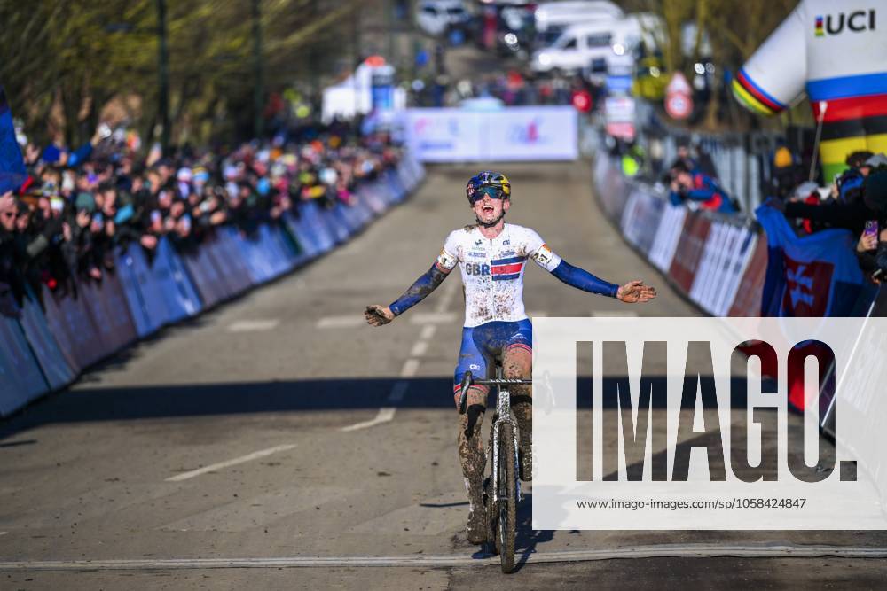 2025 UCI Cyclo-Cross WC - Women Under 23 LIEVIN, FRANCE - FEBRUARY 02 : Backstedt Zoe (GBR) celebrating her victory during the 2025 UCI Cyclo-Cross World Championships for Women Under 23 on February 02, 2025 in Lievin, France, 02 02 2025 Lievin France