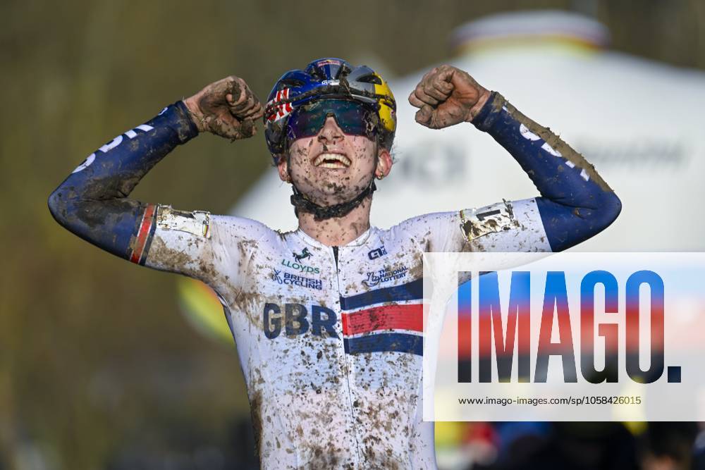 2025 UCI Cyclo-Cross WC - Women Under 23 LIEVIN, FRANCE - FEBRUARY 02 : Backstedt Zoe (GBR) celebrating her victory during the 2025 UCI Cyclo-Cross World Championships for Women Under 23 on February 02, 2025 in Lievin, France, 02 02 2025 Lievin France