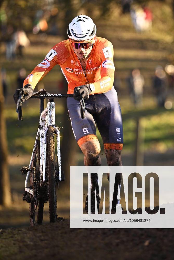 Dutch Mathieu Van Der Poel pictured in action during the elite men competition of the UCI cyclocross World Championship, WM, Weltmeisterschaft in Lievin, France, Sunday 02 February 2025. The world championships are taking place from 31 January until 02 February. JASPERxJACOBS x111648386x