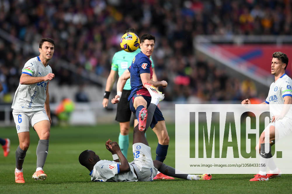 FC Barcelona, Barca v DEPORTIVO ALAVES. OLIMPIC STADIUM LLUIS COMPANYS. MONTJUIC,BARCELONA. February 2,2025 FC BARCELONA vs DEPORTIVO ALAVES. February 2, 2025 Moussa Diarra (22) of Deportivo Alavàs vies with Robert Lewandowski (9) of FC Barcelona during the match between FC Barcelona and Deportivo Alaves corresponding to the twenty two day of La Liga EA Sports at Olimpic Stadium Lluis Companys of Montjuic in Barcelona, Spain. Barcelona ESP