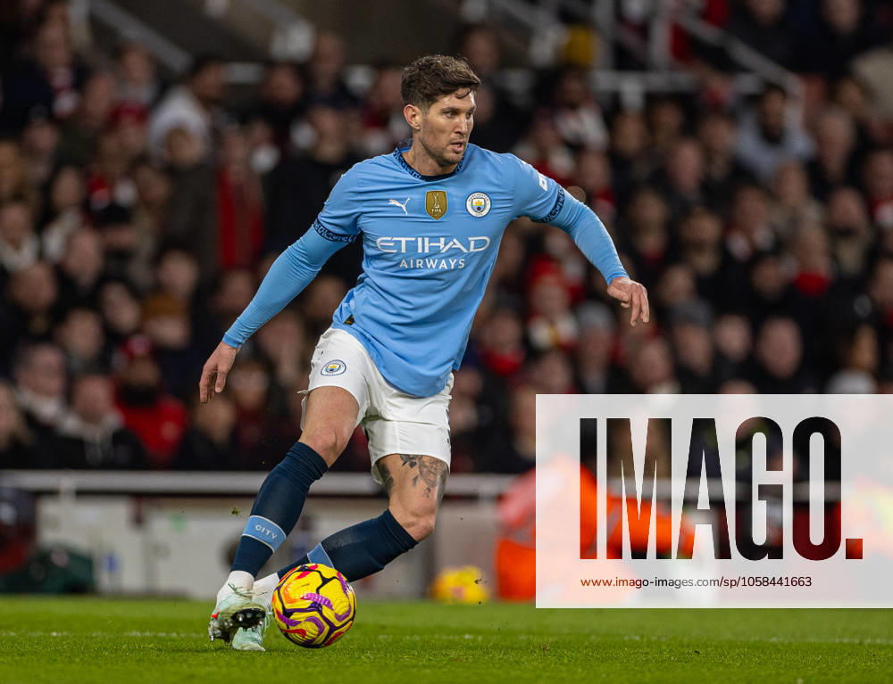 Football - FA Premier League - Arsenal FC v Manchester City FC LONDON, ENGLAND - Sunday, February 2, 2025: Manchester City s John Stones during the FA Premier League match between Arsenal FC and Manchester City FC at the Emirates Stadium. (Photo by David Rawcliffe Propaganda) LONDON Emirates Stadium GREATER LONDON ENGLAND