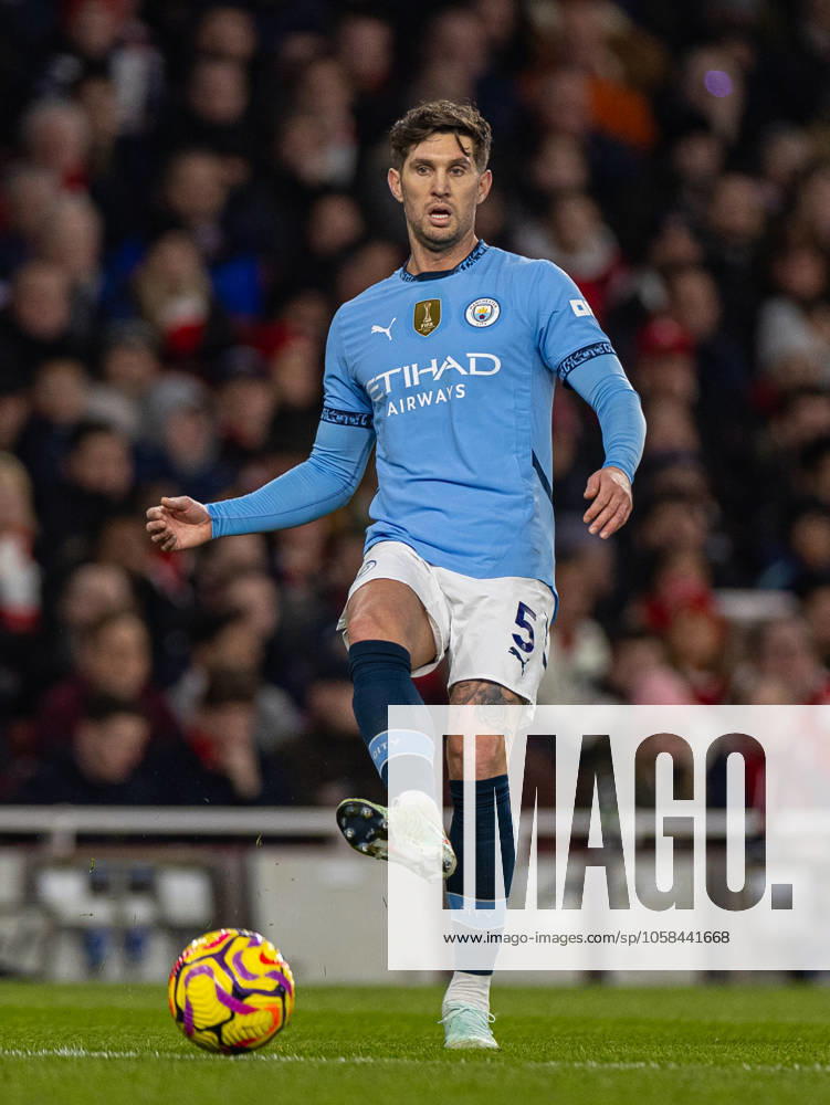 Football - FA Premier League - Arsenal FC v Manchester City FC LONDON, ENGLAND - Sunday, February 2, 2025: Manchester City s John Stones during the FA Premier League match between Arsenal FC and Manchester City FC at the Emirates Stadium. (Photo by David Rawcliffe Propaganda) LONDON Emirates Stadium GREATER LONDON ENGLAND