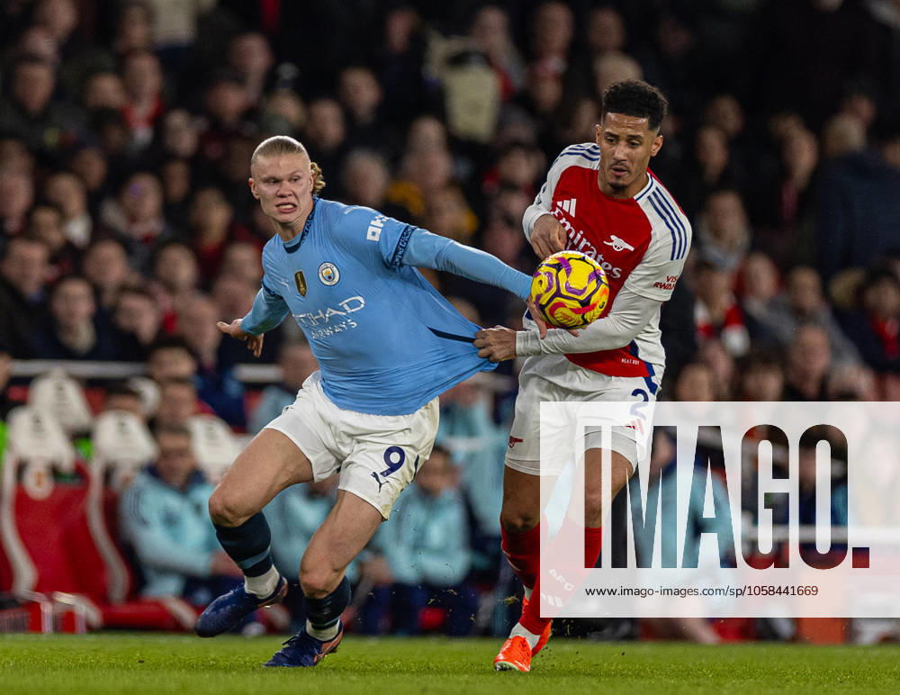 Football - FA Premier League - Arsenal FC v Manchester City FC LONDON, ENGLAND - Sunday, February 2, 2025: Manchester City s Erling Haaland (L) is challenged by Arsenal s William Saliba during the FA Premier League match between Arsenal FC and Manchester City FC at the Emirates Stadium. (Photo by David Rawcliffe Propaganda) LONDON Emirates Stadium GREATER LONDON ENGLAND