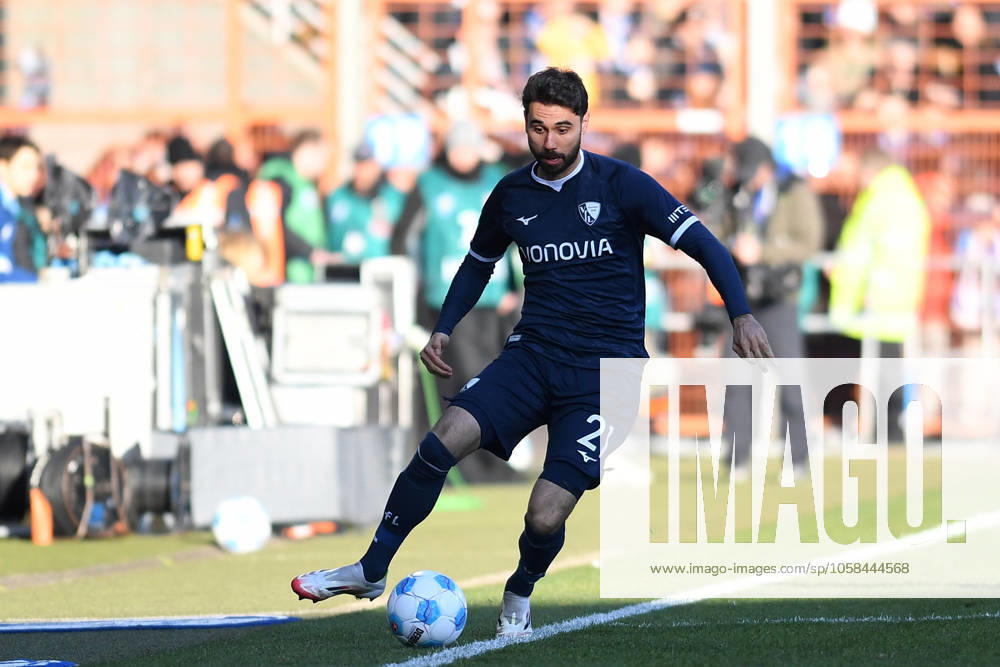Gerrit Holtmann VfL Bochum in action, on the ball, single action during the Bundesliga 1 match between VfL Bochum 1848 and SC Freiburg, Vonovia Ruhrstadion on 01 February 2025 in Bochum, Germany Photo by Ralf Treese DeFodi Images Gerrit Holtmann VfL Bochum controls the ball during the Bundesliga match between VfL Bochum 1848 and SC Freiburg at Vonovia Ruhrstadion on February 1, 2025 in Bochum, Germany Photo by Ralf Treese DeFodi Images DFL regulations prohibit any use of photographs as image sequences and or quasi video Photo by Ralf Treese DeFodi Images Defodi 521 BOCSCF20250201 049 Defodi-521 DFL regulations prohibit any use of photographs as image sequences and or quasi-video.