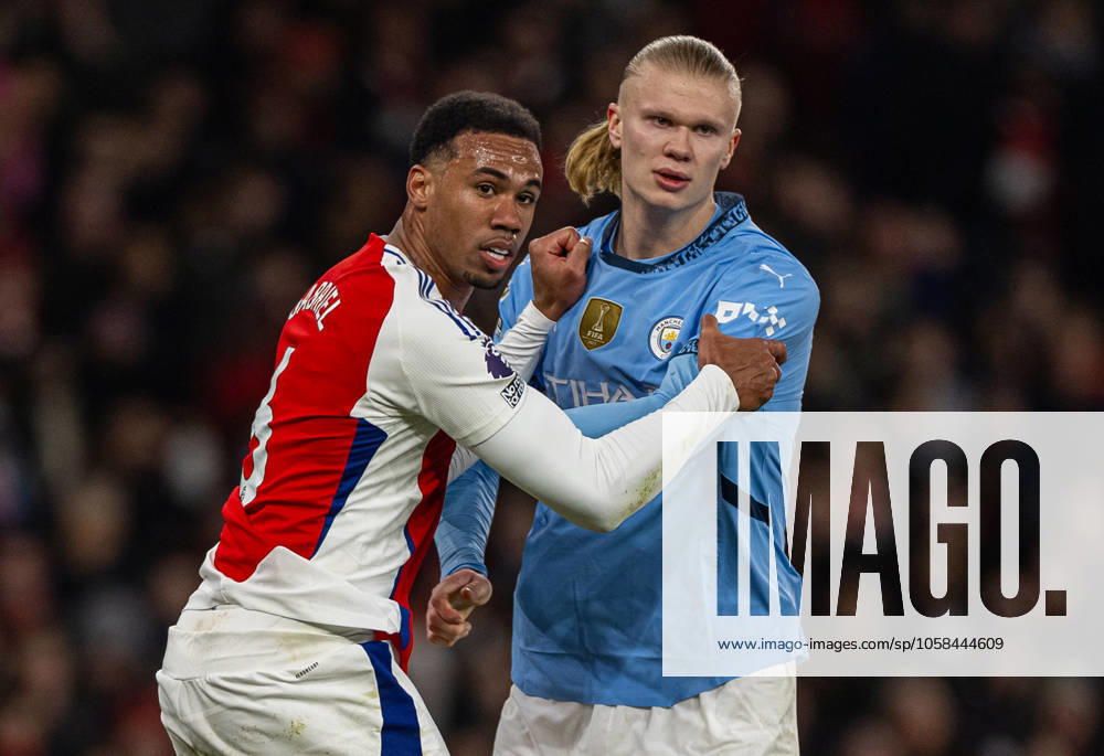 Football - FA Premier League - Arsenal FC v Manchester City FC LONDON, ENGLAND - Sunday, February 2, 2025: Arsenal s Gabriel Magalhaes (L) tussles with Manchester City s Erling Haaland during the FA Premier League match between Arsenal FC and Manchester City FC at the Emirates Stadium. (Photo by David Rawcliffe Propaganda) LONDON Emirates Stadium GREATER LONDON ENGLAND
