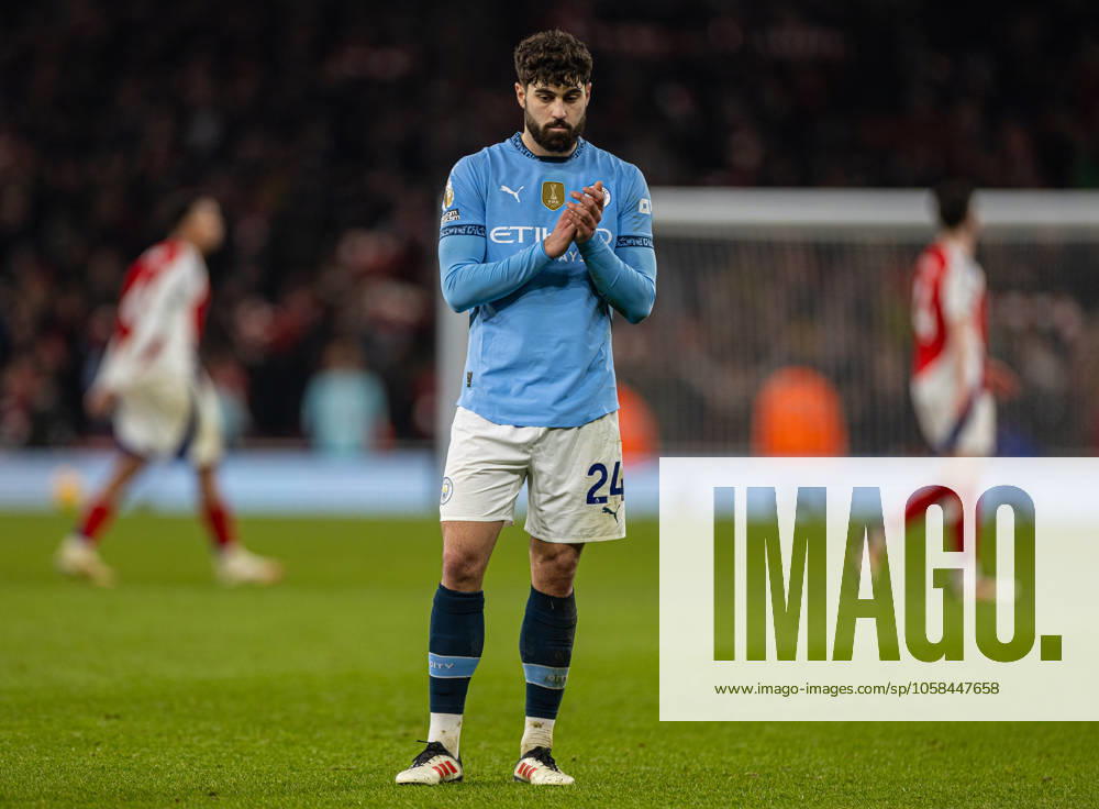 Football - FA Premier League - Arsenal FC v Manchester City FC LONDON, ENGLAND - Sunday, February 2, 2025: Manchester City s Joško Gvardiol looks dejected after the FA Premier League match between Arsenal FC and Manchester City FC at the Emirates Stadium. Arsenal won 5-1. (Photo by David Rawcliffe Propaganda) LONDON Emirates Stadium GREATER LONDON ENGLAND