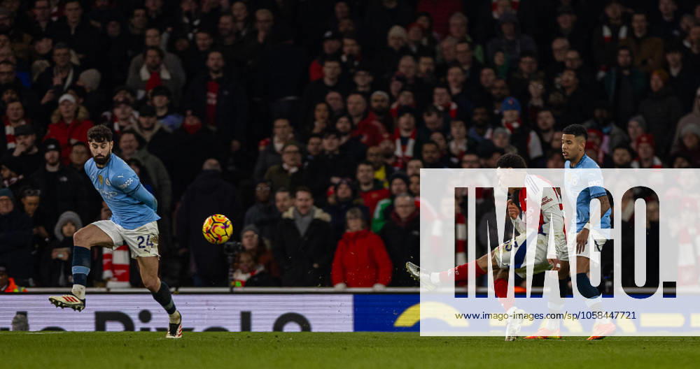 Football - FA Premier League - Arsenal FC v Manchester City FC LONDON, ENGLAND - Sunday, February 2, 2025: Arsenal s Ethan Nwaneri scores his side s fifth goal during the FA Premier League match between Arsenal FC and Manchester City FC at the Emirates Stadium. (Photo by David Rawcliffe Propaganda) LONDON Emirates Stadium GREATER LONDON ENGLAND
