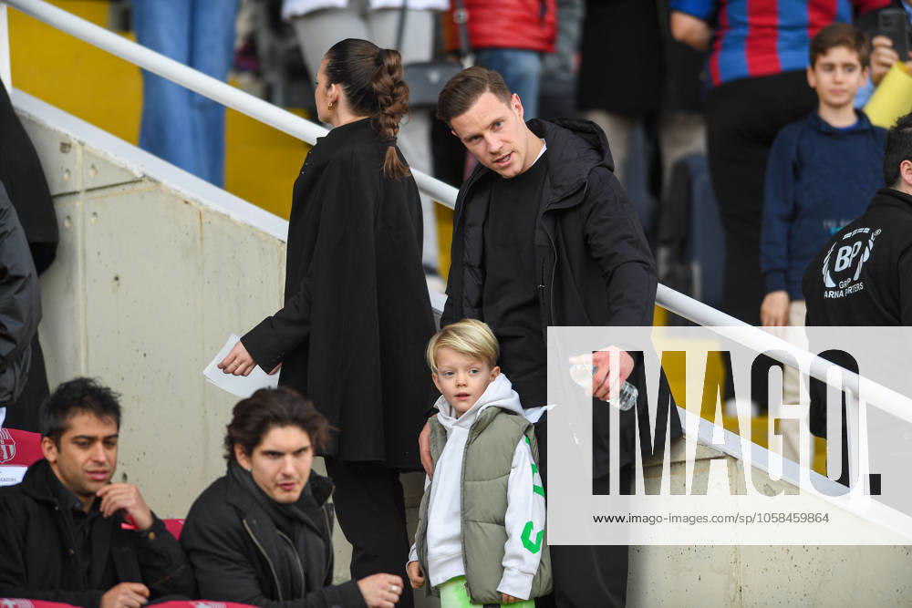 FC Barcelona, Barca v DEPORTIVO ALAVES. OLIMPIC STADIUM LLUIS COMPANYS. MONTJUIC,BARCELONA. February 2,2025 FC BARCELONA vs DEPORTIVO ALAVES. February 2, 2025 Goalkeeper of FC Barcelona Ter Stegen (1) before the match between FC Barcelona and Deportivo Alaves corresponding to the twenty two day of La Liga EA Sports at Olimpic Stadium Lluis Companys of Montjuic in Barcelona, Spain. Barcelona ESP