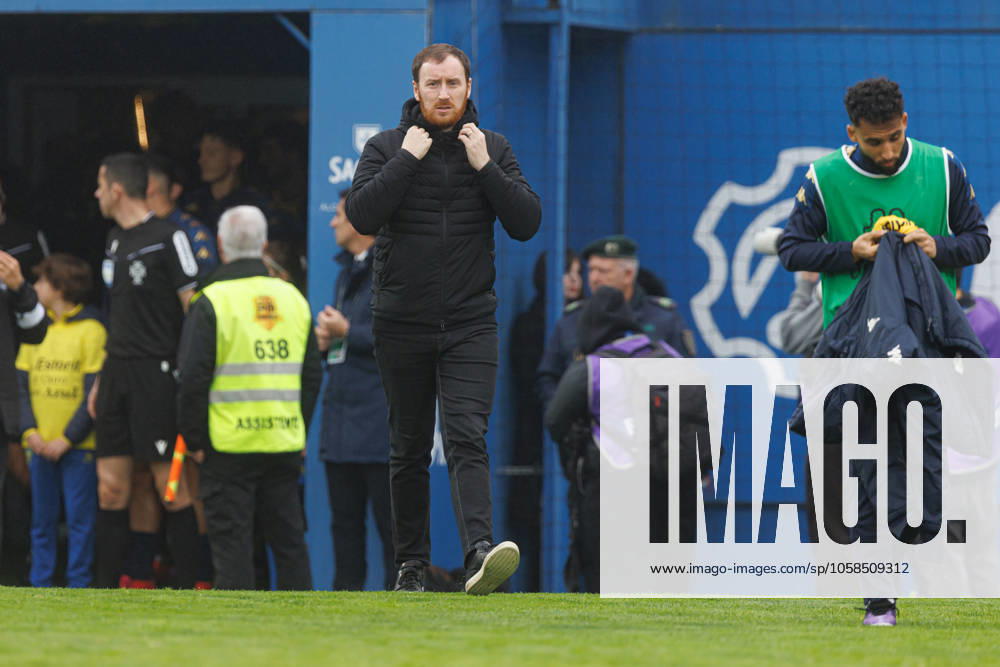 Ian Cathro seen during Liga Portugal game between teams of GD Estoril Praia and Vitoria SC at Estadio Antonio Coimbra da Mota (Maciej Rogowski) Estoril Estadio Antonio Coimbra da Mota Portugal