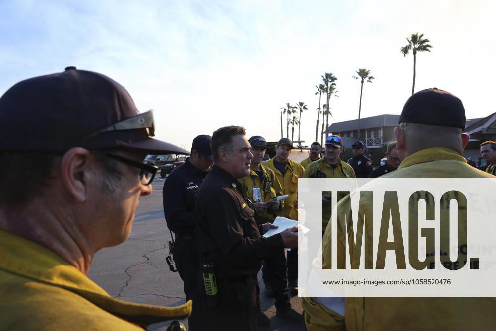 Los Angeles County Fire Department Battalion Chiefs JOSHUA BINDER calls a captains meeting with his firefighters to coordinate their containment effort for the Palisades Fire at Duke s Malibu. California Wildfires 2025: Palisades Fire - ZUMA 20250110_mda_j180_849