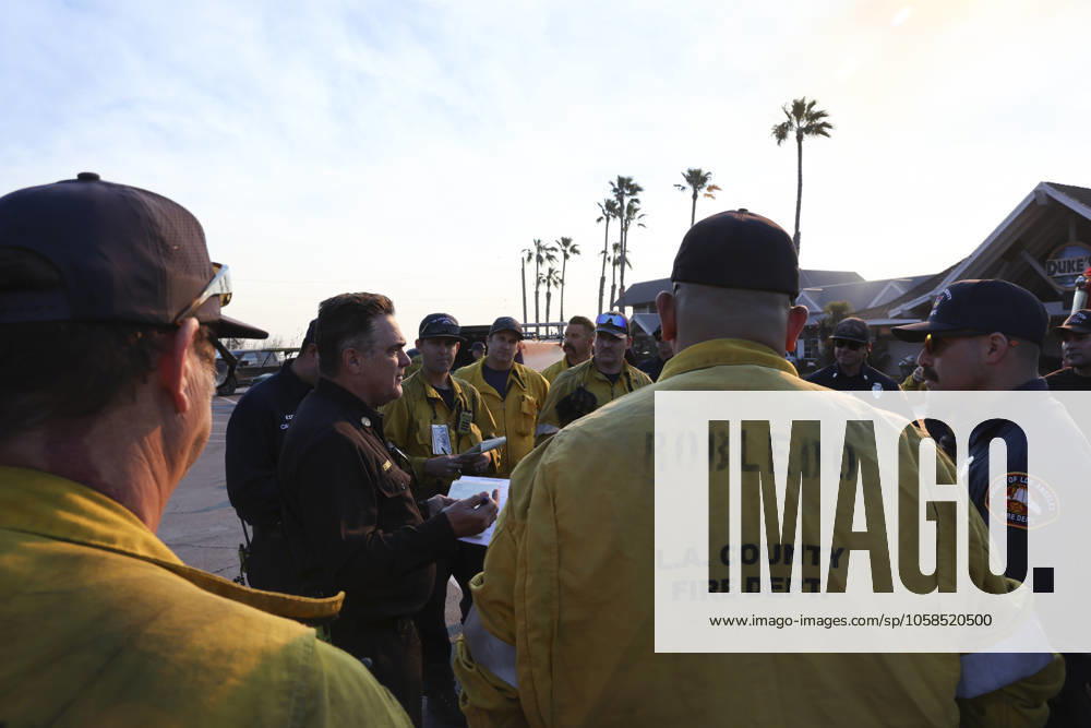 Los Angeles County Fire Department Battalion Chiefs JOSHUA BINDER calls a captains meeting with his firefighters to coordinate their containment effort for the Palisades Fire at Duke s Malibu. California Wildfires 2025: Palisades Fire - ZUMA 20250110_mda_j180_851