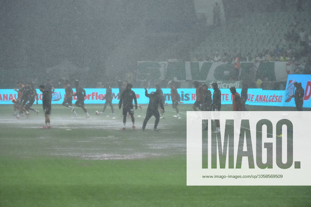 Palmeiras x Corinthians SÃO PAULO, SP - 06.02.2025: PALMEIRAS X CORINTHIANS - Heavy rain and hail moments before the match between Palmeiras x Corinthians, valid for the seventh round of the 2025 São Paulo Football Championship, this Thursday, (6) at Allianz Parque, SP. (Photo: Roberto Casimiro Fotoarena) x2685462x RobertoxCasimiro