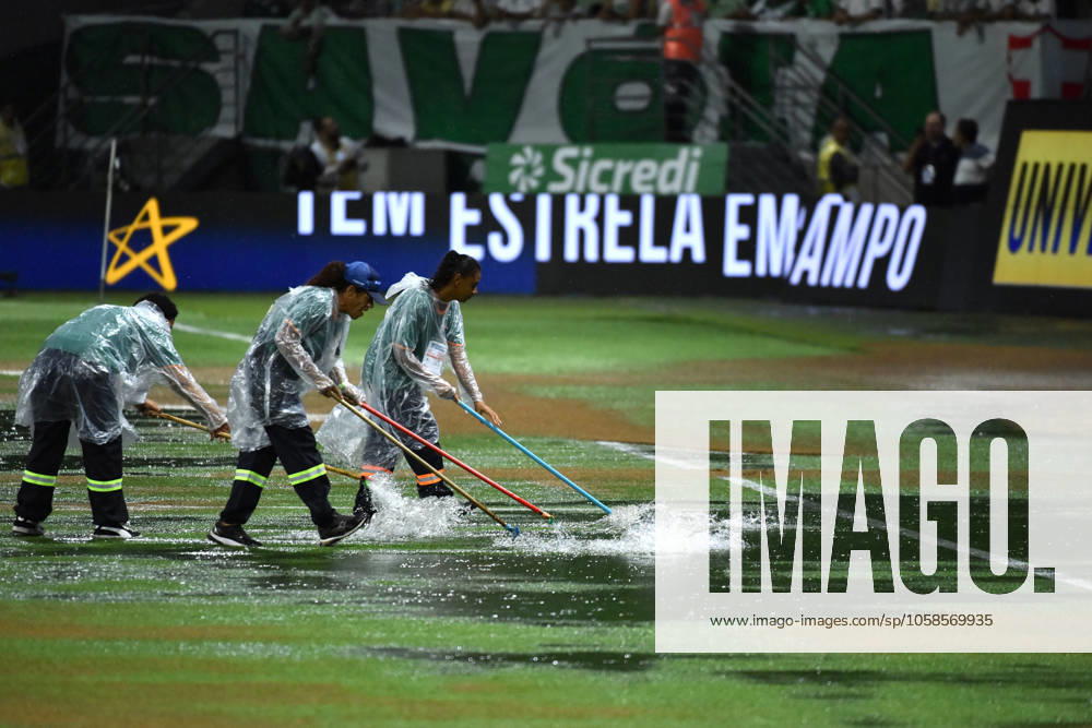 Palmeiras x Corinthians SÃO PAULO, SP - 06.02.2025: PALMEIRAS X CORINTHIANS - Heavy rain and hail delay the start of the match between Palmeiras x Corinthians, valid for the seventh round of the 2025 São Paulo Football Championship, this Thursday, (6) at Allianz Parque, SP. (Photo: Roberto Casimiro Fotoarena) x2685471x RobertoxCasimiro