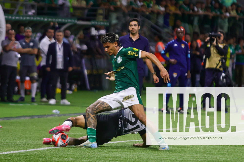 Palmeiras x Corinthians SÃO PAULO, SP - 06.02.2025: PALMEIRAS X CORINTHIANS - Richard Rios and Matheus Bidu during the match between Palmeiras and Corinthians valid for the 7th round of the 2025 São Paulo Championship held at Allianz Parque on Thursday night (06). (Photo: Yuri Murakami Fotoarena) x2685597x YurixMurakami