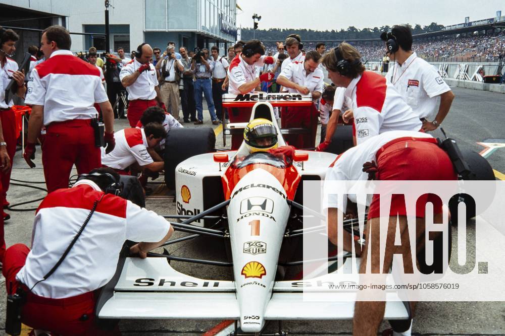 Rennfahrer, Ayrton Senna in der Boxengasse, Formel 1, Team McLaren Honda, Auto McLaren MP4-6, Motor Honda RA121E 3.5 V12, Großer Preis von Deutschland auf dem Hockenheimring am 28. Juli 1991, Deutschland, Europa Racing driver, Ayrton Senna in the pit lane, Formula 1, McLaren Honda team, McLaren MP4-6 car, Honda RA121E 3.5 V12 engine, German Grand Prix at the Hockenheimring on 28 July 1991, Germany, Europe